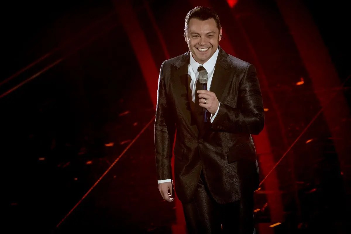 Il Natale Speciale Di Tiziano Ferro Il Primo Da Padre Zerouno Tv